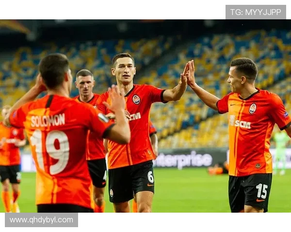 洛杉矶湖人与强敌对决赛季重要战役，谁能笑到最后掀起新一轮篮球风暴